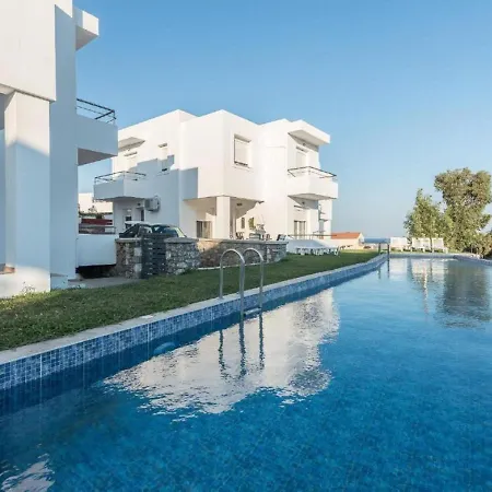 Posh Holiday In With Shared Swimming Pool Tatil Evi *