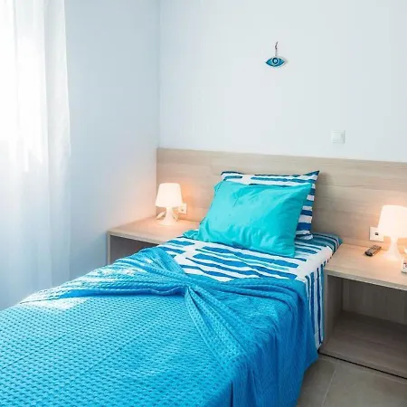 Posh Holiday In With Shared Swimming Pool Γεννάδι