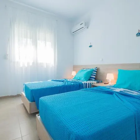 Posh Holiday In With Shared Swimming Pool Vakantiehuis