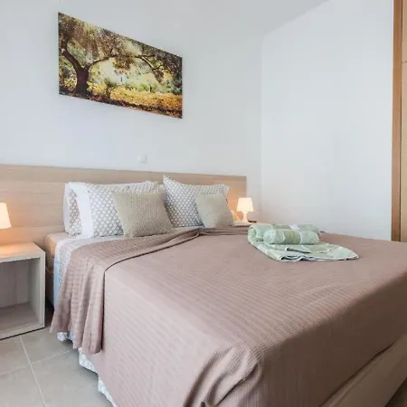 Posh Holiday In With Shared Swimming Pool Vakantiehuis Gennadi