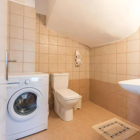 Vakantiehuis Posh Holiday In With Shared Swimming Pool Gennadi